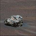 Explorador de la NASA encuentra un meteorito en Marte Explorador de la NASA encuentra un meteorito en Marte