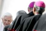 Después de siete meses, el Papa mantiene a sus ayudantes en vilo Después de siete meses, el Papa mantiene a sus ayudantes en vilo