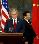Bush presiona a Hu por comercio y libertad religiosa en China Bush presiona a Hu por comercio y libertad religiosa en China