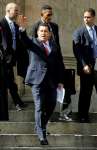 Chávez reta a EEUU y sigue con acuerdo militar con España Chávez reta a EEUU y sigue con acuerdo militar con España
