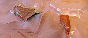 Sandwich y salchicha plastificados. Sandwich y salchicha plastificados.