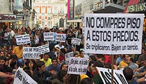 Concentración por la vivienda digan en Madrid. Foto, cortesía de nuestro lector Jacob van den Berg . Concentración por la vivienda digan en Madrid. Foto, cortesía de nuestro lector Jacob van den Berg .