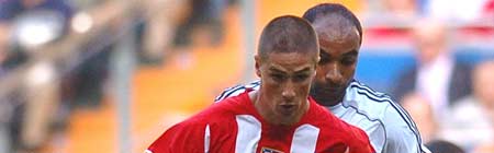 Torres es perseguido por Emerson