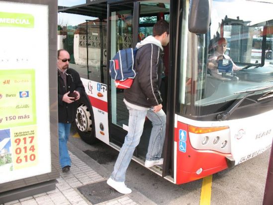 Los gijoneses se dejan en el bus desde paraguas hasta la Los gijoneses se dejan en el bus desde paraguas hasta la