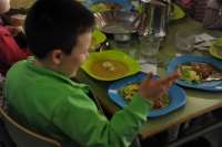 El Gobierno de Aragón concede ayudas sociales para reforzar la alimentación de los menores en verano