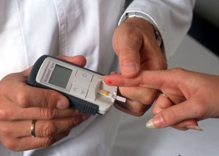 Resultado de imagen de sangre para prevenir una posible hipoglucemia.