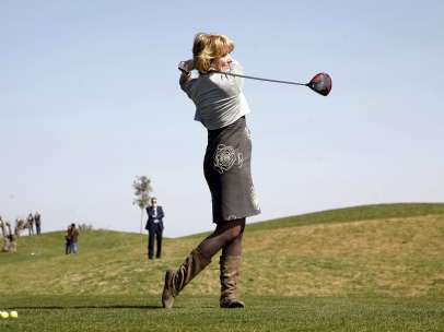 Aguirre jugando al golf