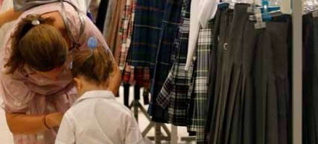 Comprando el uniforme.