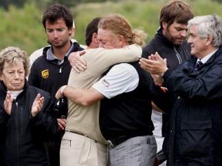 Emotivo abrazo con Jiménez