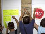 Protesta en Sevilla por el desalojo en París Protesta en Sevilla por el desalojo en París