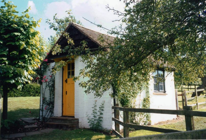 Buscan fondos para salvar la cabaña donde roald dahl escribió ... Jardin cabaña decoración