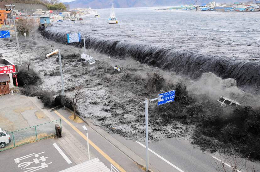 Resultado de imagen para desastres naturales tsunami