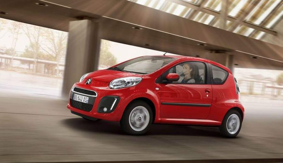 Los Coches Peque 241 Os Aguantan El Tipo En Un Mercado