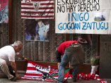 Homenaje al joven de 28 años fallecido por los incidentes tras el Athletic-Schalke Homenaje al joven de 28 años fallecido por los incidentes tras el Athletic-Schalke