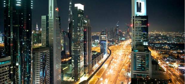Imagen nocturna de Dubai. Imagen nocturna de Dubai.