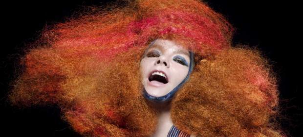 La cantante Björk suspende el resto de su gira europea por "agotamiento emocional"