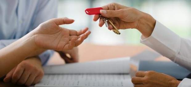 Hacen falta 6 años de salario para comprar casa, dos menos que durante el 'boom' inmobiliario