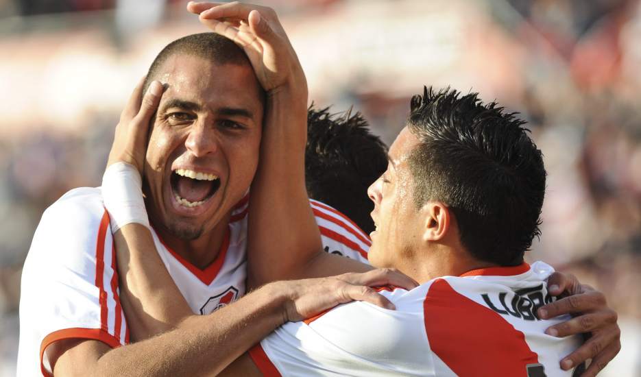 River Plate Vuelve A La Primera División Argentina Con Dos Goles De ...