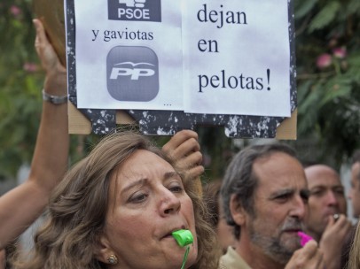 Cacerolada de funcionarios en Sevilla