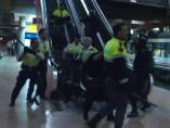 Cargas de vigilantes en Atocha Cargas de vigilantes en Atocha