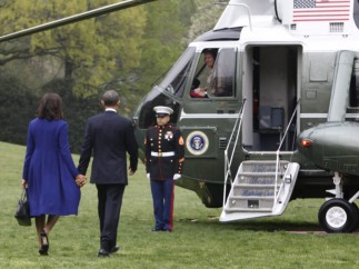 Obama y su esposa viajan a Boston