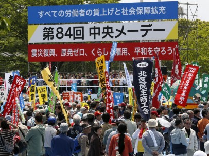 Los trabajadores de Tokio salen a la calle