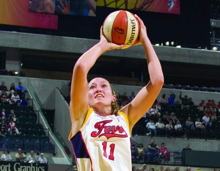 Kelly Schumacher cambia el voley playa por el baloncesto para fichar