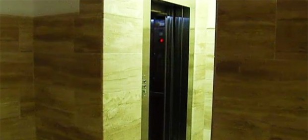 Muere tras quedar atrapado en el ascensor Muere tras quedar atrapado en el ascensor