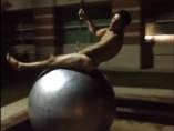 Un universitario parodia a Miley Cyrus en 'Wrecking Ball' Un universitario parodia a Miley Cyrus en 'Wrecking Ball'