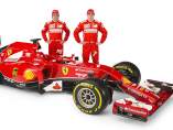 Fernando Alonso y Kimi Raikkonen, con el nuevo F14 T Fernando Alonso y Kimi Raikkonen, con el nuevo F14 T
