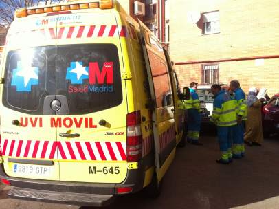 La ambulancia del Summa, junto al lugar del accidente