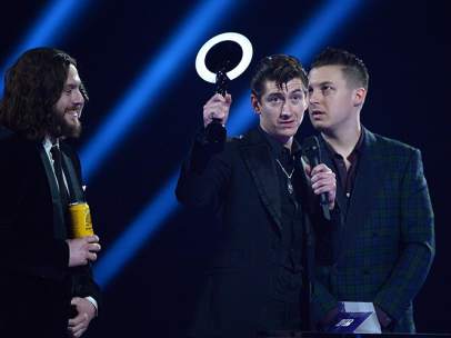 Artic Monkeys en los premios Brit