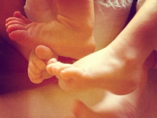 Pies de Tristan y Sasha, los hijos de Elsa Pataky y Chris Hemsworth