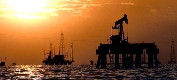 Instalaciones petrolíferas en el Lago de Maracaibo, Venezuela, en una imagen de noviembre de 2007.