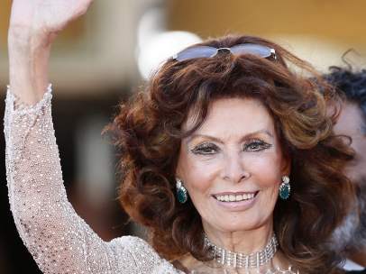Sophia Loren demuestra en el Festival de Cannes que sigue siendo una estrella