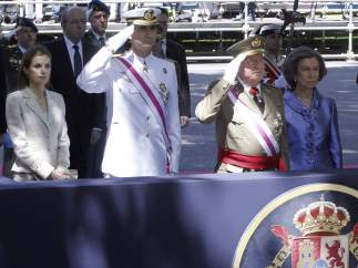 El rey se despide de los ejércitos