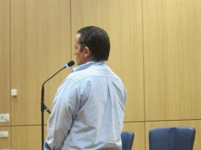 La Audiencia condena a un extrabajador del modisto Montesinos a cuatro años de cárcel por abusar de un menor en su casa