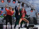 Miley Cyrus pone en práctica el paso NaeNae Miley Cyrus pone en práctica el paso NaeNae