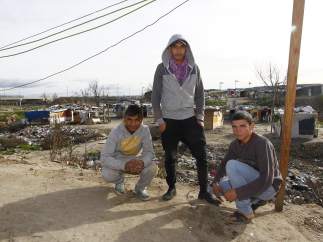 Tres jóvenes de El Gallinero
