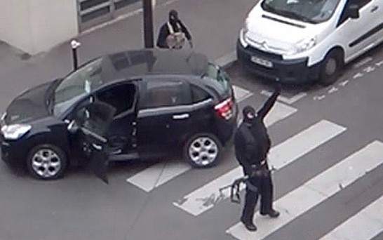 Imagen de las dos personas que han atacado el semanario francés 'Charlie Hebdo'.  Ver más en: http://www.20minutos.es/fotos/imagen/ataque-a-charlie-hebdo-204897/???#xtor=AD-15&xts=467263