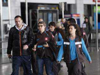 Familiares de las víctimas, en El Prat.