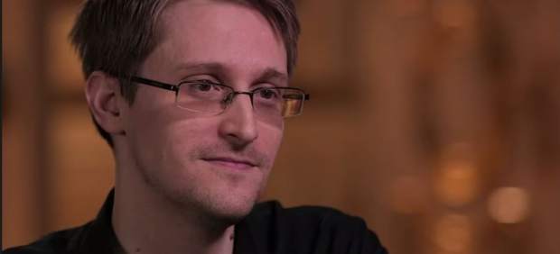 Edward Snowden abre una cuenta de Twitter y pregunta: ?Pueden o?rme ahora?