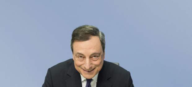 El presidente del Banco Central Europeo (BCE), Mario Draghi, durante una rueda de prensa en Fráncfort. EFE/BORIS ROESSLER