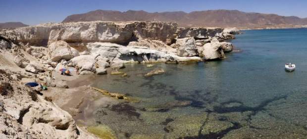Vista de la playa de los Escullos en el Parque Natural Cabo de Gata