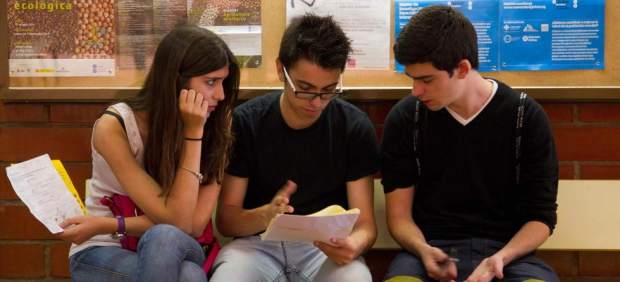 Estudiantes de bachillerato Estudiantes de bachillerato