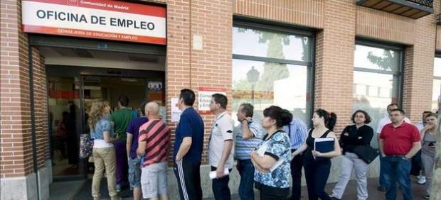 Cola en una oficina de empleo