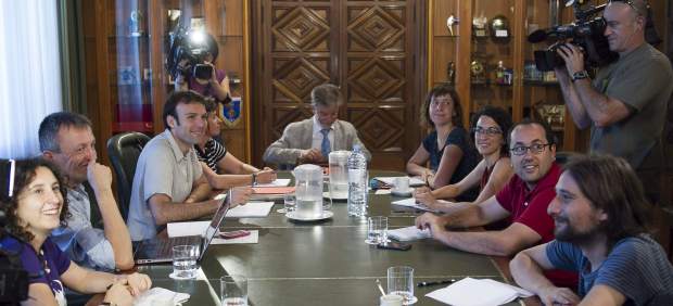 Primera reunión de gobierno del equipo de Pedro Santisteve (Zaragoza en Común) al frente del Ayuntamiento.