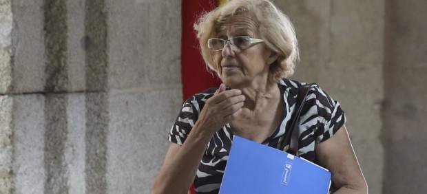 La alcaldesa Carmena se une al recorrido en bici por Cibeles, Gran Vía y Recoletos