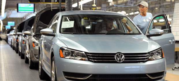Volkswagen se desploma en bolsa 