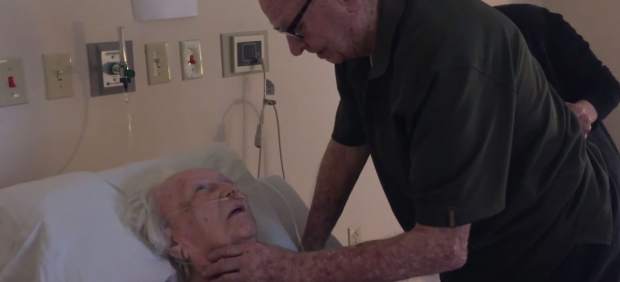 El vídeo de un matrimonio de 92 y 93 cantando su canción en cuidados paliativos se viraliza